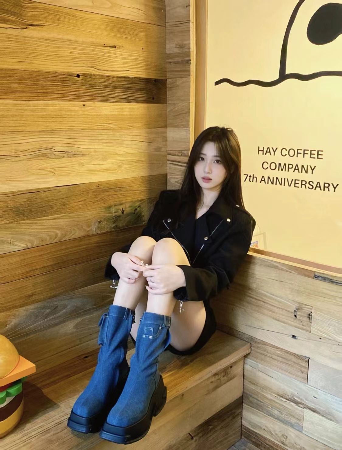 性感萌妹露西，温柔美丽大方，配合度超高。制服诱惑，丝袜（圣荷西湾区可约 可上门服务）