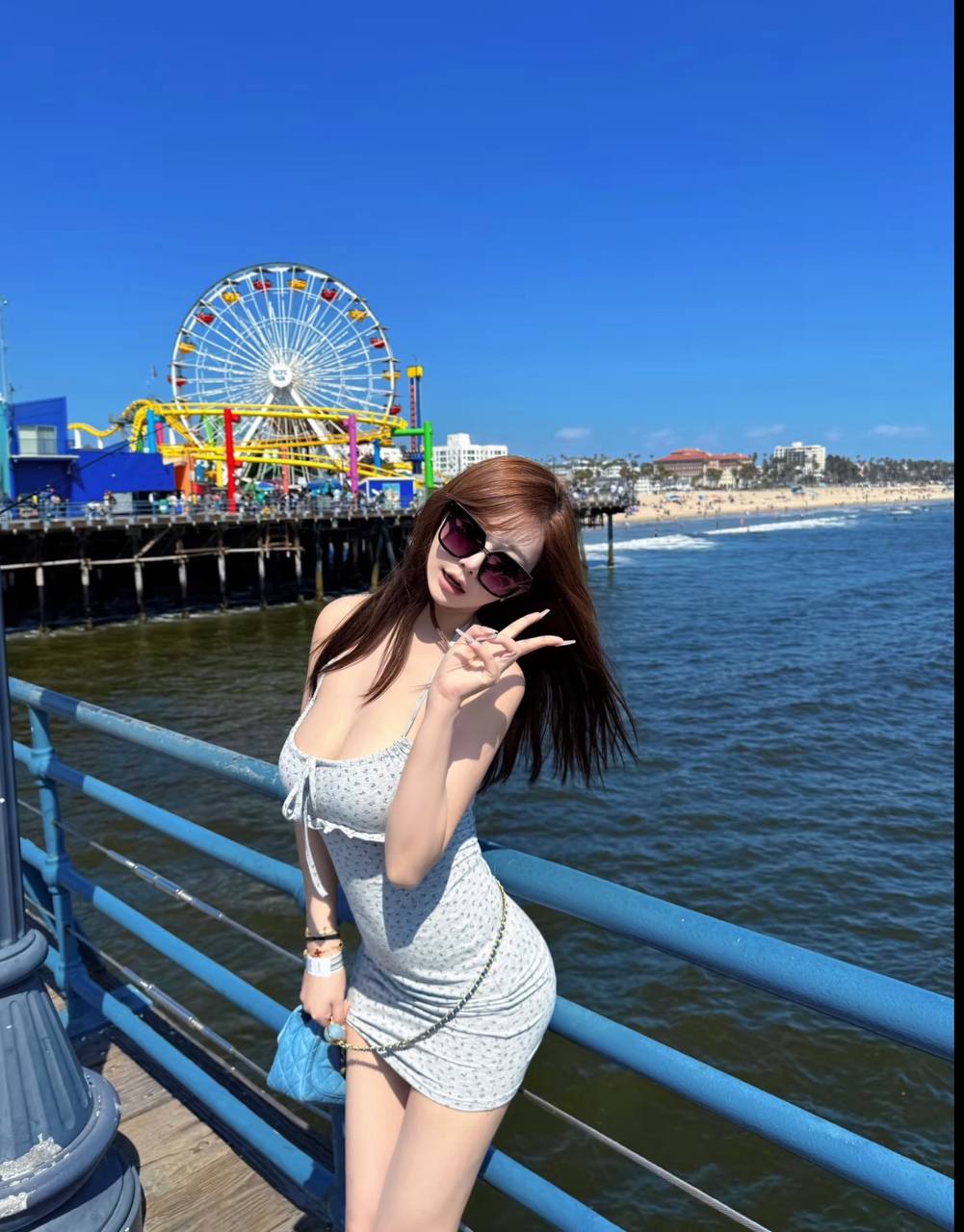 圣地亚哥留学生个人兼职  性感诱人巨乳美鲍兼职+丁字裤丝袜摩擦.SM.（圣地亚哥周边可约 可以上门）